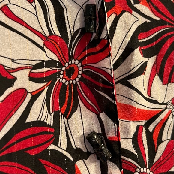 Beautiful floral print women’s blouse with built-in tank top - Picture 7 of 10